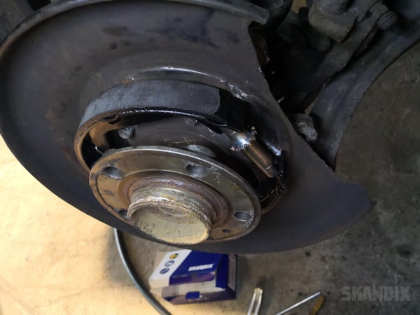 thumbnail image 2 of Full Brake Kit For Volvo S60 S80 V70: Front & Rear Discs, Pads, And Handbrake Shoes 2 of 6