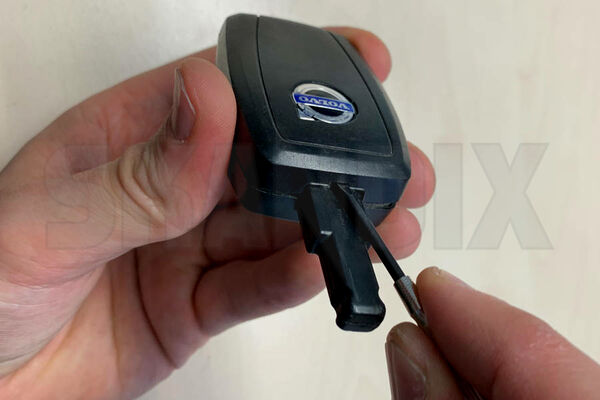 SKANDIX - Technical Replace the battery in the remote control / Keyfob