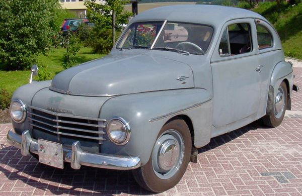 Volvo PV: front, side view