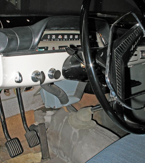 Volvo 120 130: interior, driver's side