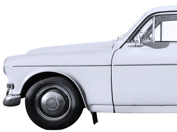 Volvo 220: side view, front