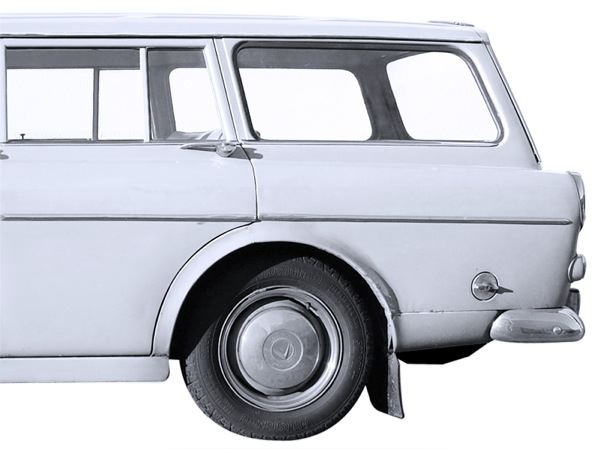 Volvo 220: side view, rear
