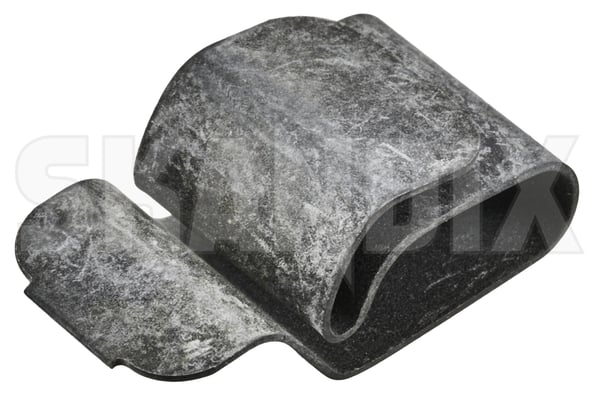 Clip Kabelklemme 943797 (1037962) - Volvo 200, 700, 900, C70 (-2005), S70, V70, V70XC (-2000), S90, V90 (-1998) - Keywords: 242 244 245 262 264 265 700 740 744 745 760 764 765 780 940 944 945 960 964 965 befestigung cabrio clip kabelklemme clips clipse cross country halteclip halteclipse halteklammer halter halterung heftklammer klammer klemme klemmen klips niet p240 p242 p244 p245 p260 p262 p264 p265 s70 s90 stopfen tackerklammer tackernadel universalclip universalclips universalklemme universalklips v70 v70xc v90 xc Original kabelhalter kabelklemme metall