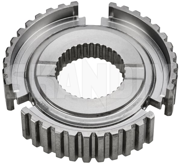 Synchronkörper, Schaltgetriebe 3. Gang 4. Gang 90490955 (1110347) - Saab 9-3 (-2003), 9-3 (2003-), 9-5 (-2010), 900 (1994-), 9000 - Keywords: 900 9000 900ii 93 93 9 3 95 95 9 5 9600 gm ng synchronisiereinrichtung synchronkoerper schaltgetriebe 3 gang 4 gang Original Hedin Saab Parts 3 3 3 4 4 4 gang